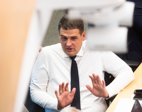 „Botų“ armija: bent ketvirtadalis Žemaitaičio įrašais besidalinančiųjų yra netikri