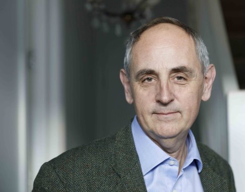 Į knygų mugę atvykstantis rašytojas Edwardas Lucasas: „Praeities trauma reiškia, kad esate atsparūs grėsmėms“