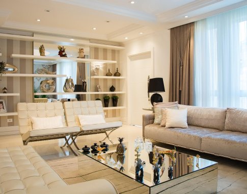 Namų interjero tendencijos 2026-aisiais: daugiau spalvų, charakterio ir žaismingumo