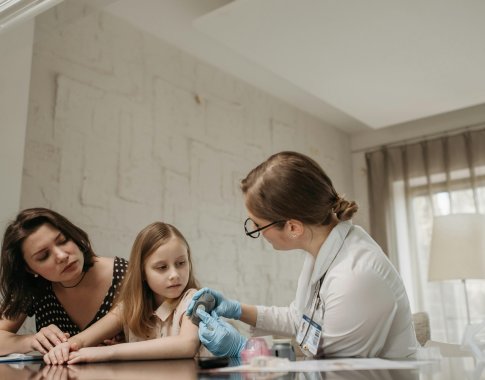 JAV mažina vaikams rekomenduojamų skiepų skaičių