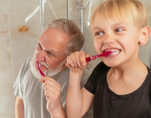 Paaiškino burnos higienos svarbą: ne tik išsaugo gražią šypseną, bet ir užkerta kelią ligoms