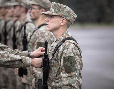 Nori studijuoti, bet esi šauktinių sąraše: kaip elgtis?