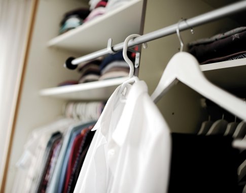 Spintos kapsulė: stilistė atsakė, kodėl metų pradžioje ji tampa ypač aktuali