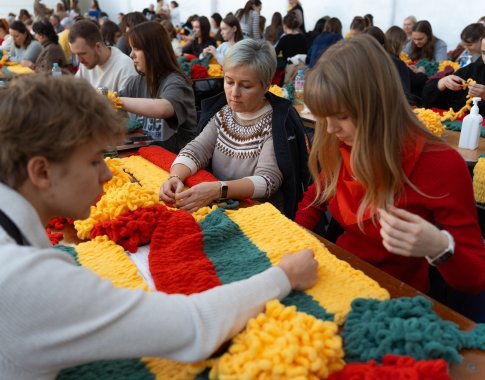 Sugrįžta akcija „Mažiesiems iš didelių rankų“