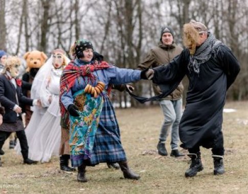Užgavėnės Rumšiškėse: meilės ir blynų diena