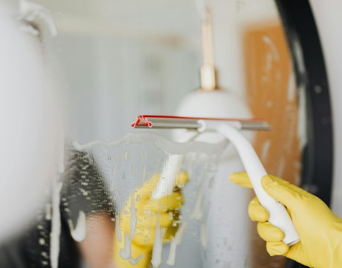 Idealiai švarūs namai per vieną savaitgalį: kaip pavasarinę tvarką paversti lengvu startu