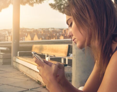 Kaip atsitraukti nuo socialinių tinklų: pradėkite nuo kelių paprastų įpročių