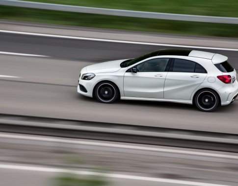 Už pakartotinius pažeidimus beteisius vairuotojus siūloma bausti laisvės atėmimo bausme