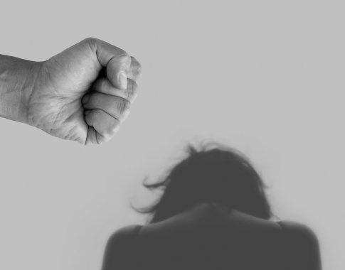 Matome, bet nereaguojame: kodėl smurtas vis dar lieka nepastebėtas