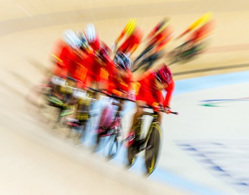 Translytėms moterims nuo 2028 m. uždrausta varžytis olimpinių žaidynių moterų rungtyse