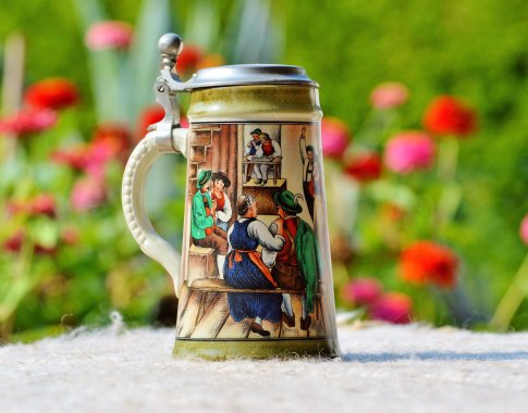 Vokietija svarsto nebeleisti paaugliams „su priežiūra“ vartoti alkoholį