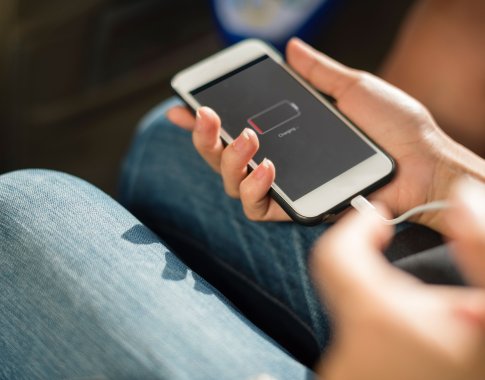 Kodėl telefonas pasensta per greitai: ekspertas įvardijo klaidas