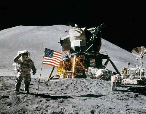 Startavo pirmoji per pusę amžiaus žmonių misija į Mėnulį