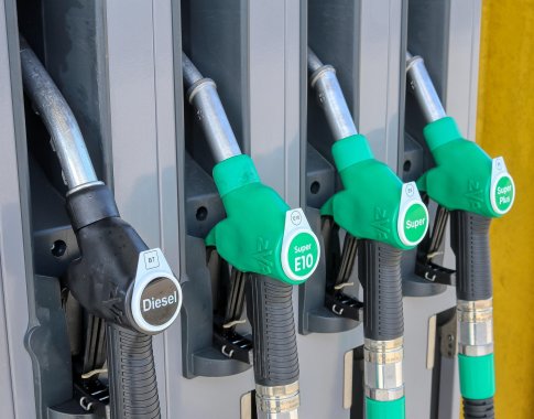 Vyriausybė pritarė iki birželio vidurio sumažinti akcizą dyzelinui