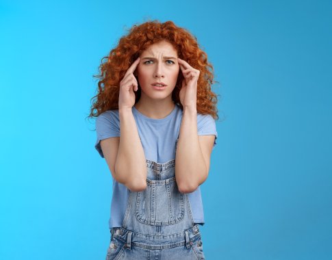 Hormonai, stresas ar net bakterijos: kas iš tikrųjų gali sukelti migreną?