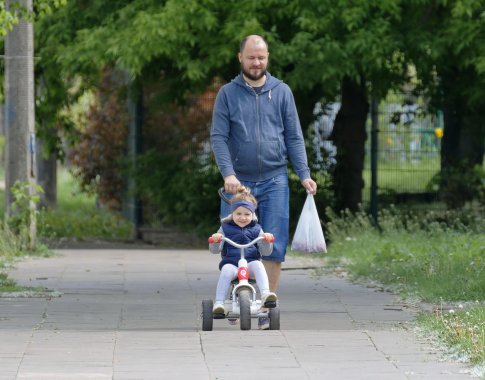 Nuo žaidimų iki pokalbių: tėčio svarba vaiko gyvenime