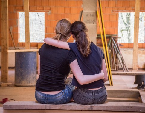 Į darbo pokalbį – su mama už parankės: tendencija, kuri populiarėja Lietuvoje