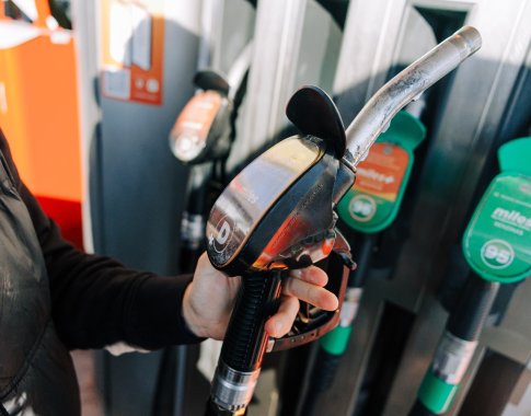 Dėl brangstančio maisto ir degalų vis labiau nerimauja trys iš keturių lietuvių