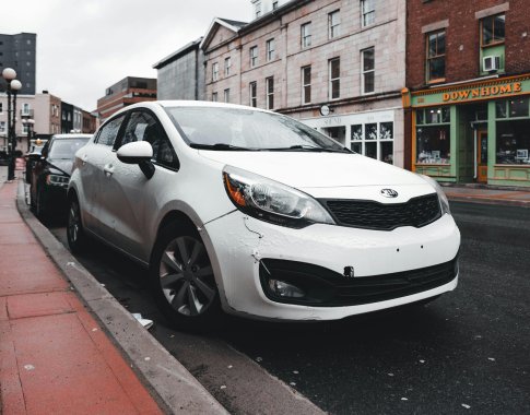 „Susitarimas gražiuoju“ po avarijos – tiesiausias kelias į finansinius nuostolius