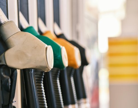 Pratęstos paliaubos naftos kainų nesumažino