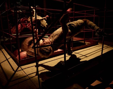 Kai ryšys tampa būsena: performansas „dis|connect“