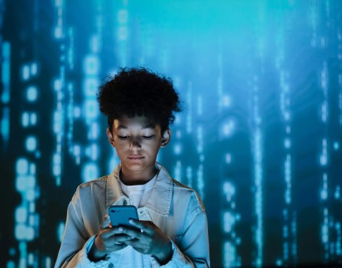 ES: „Meta“ toliau neužtikrina, kad 13-os nesulaukę vaikai nesinaudotų „Facebook“ ir „Instagram“