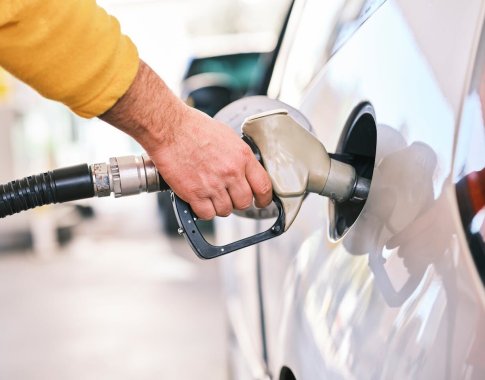 Kainų augimas įsibėgės rudenį: gyventojai labiausiai baiminasi maisto ir degalų brangimo