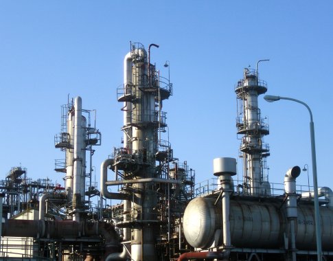 JAV ekspertas: Ukraina turėtų toliau atakuoti Rusijos naftos infrastruktūrą