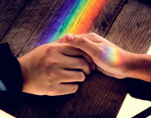 Kai paauglys atsiskleidžia: kaip šeimai priimti LGBTQIA+ tapatybę ir sukurti saugią erdvę