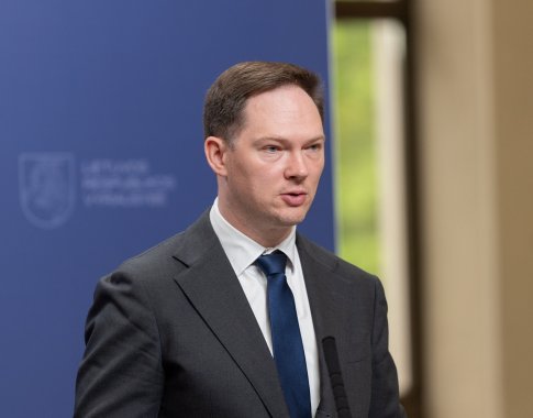 Ministras: jei nafta toliau pigs, galbūt neverta pratęsti laikinos dyzelino akcizo lengvatos