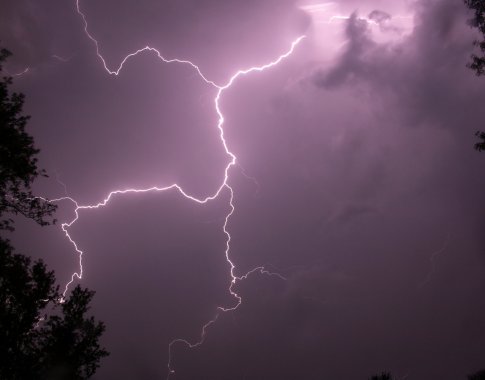 Vasaros audrų sezonas: kaip apsaugoti namus ir išvengti nuostolių?