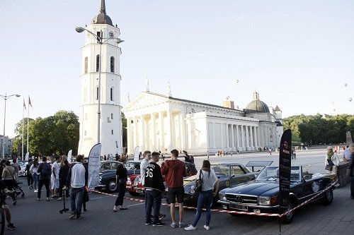 Kelionė senoviniais automobiliais