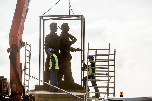 Žaliojo tilto skulptūros nukeliamos