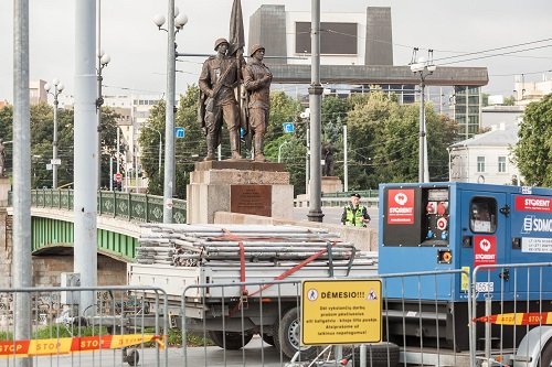 Žaliojo tilto skulptūros nukeliamos