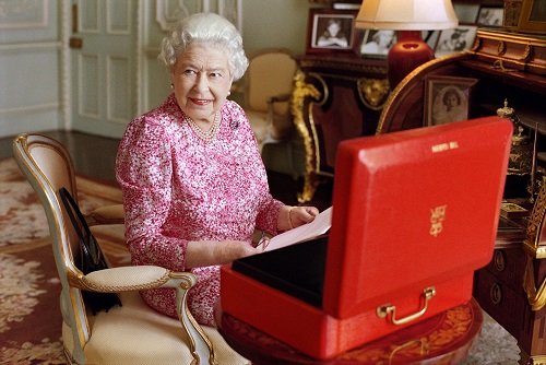 Karalienė Elžbieta II - ilgiausiai soste sėdinti britų monarchė