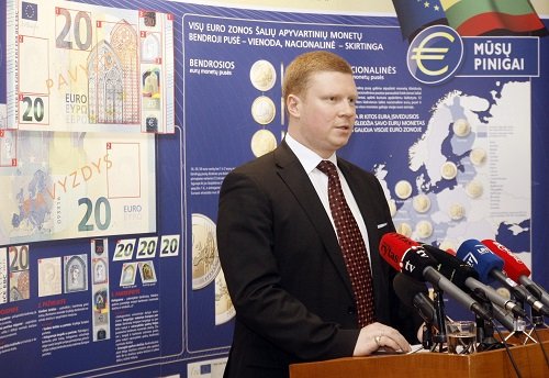 Į apyvartą išleidžiami naujo nominalo 20 eurų banknotai