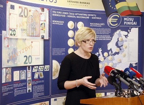 Į apyvartą išleidžiami naujo nominalo 20 eurų banknotai