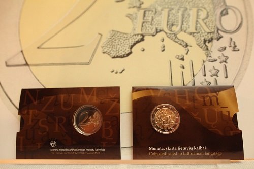 Milijonas 2 eurų monetų su žodžiu AČIŪ