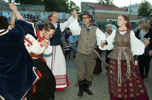 Sostinėje - folkloro festivalis „Skamba skamba kankliai"