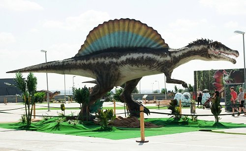 Vilniuje ant prekybos centro stogo – dinozaurų parkas