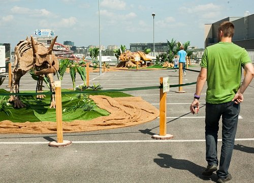 Vilniuje ant prekybos centro stogo – dinozaurų parkas