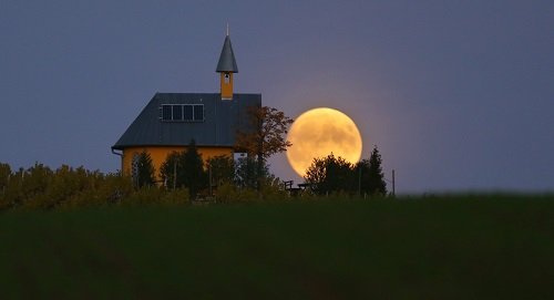 Mėnulio pilnatis sėja nerimą ir žadina vaizduotę