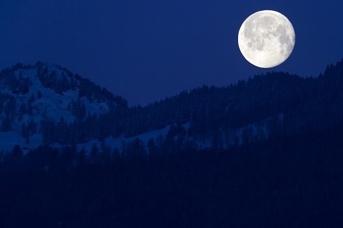 Mėnulio pilnatis sėja nerimą ir žadina vaizduotę