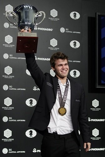 Norvegas M. Karlsenas apgynė pasaulio šachmatų čempiono vardą