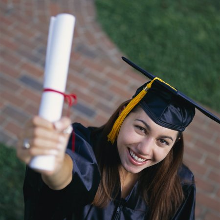 Už diplominių darbų pardavimą ir pirkimą – aiški teisinė atsakomybė