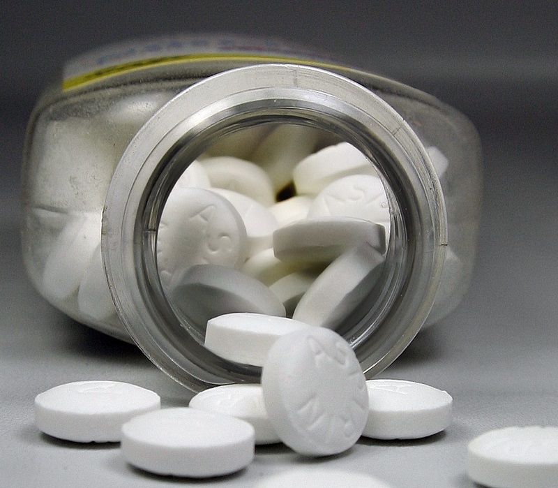 Vidutiniame amžiuje širdžiai gali padėti aspirinas