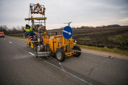 Kelininkai žymėti kelius jau gali ir žiemą