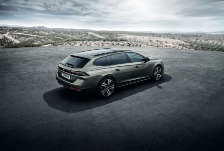 Naujasis „Peugeot 508 SW”: reveransas moterims