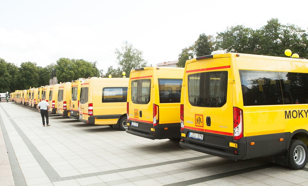 Į mokyklas išriedės nauji geltonieji autobusiukai