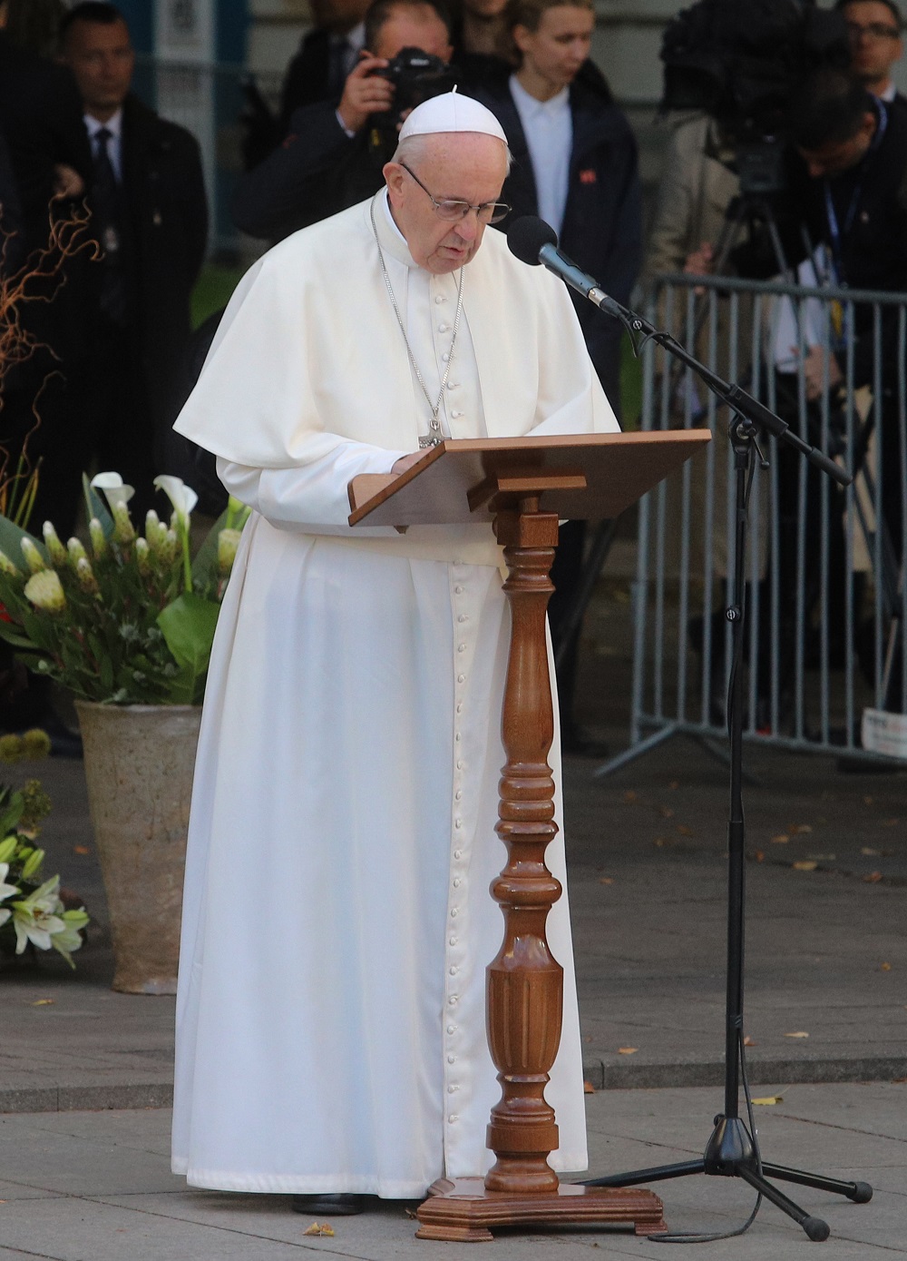 Lietuvoje apsilankęs popiežius Pranciškus: „Esame gundomi užmiršti tėvų kančias“